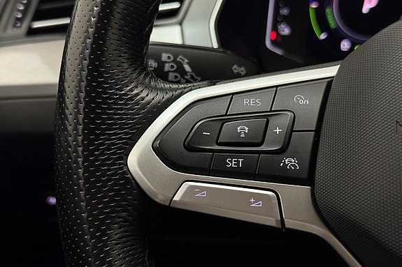 Volkswagen Passat 21 of 30
