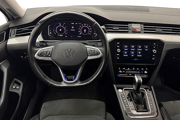 Volkswagen Passat 20 of 30