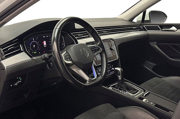 Volkswagen Passat 15 of 30
