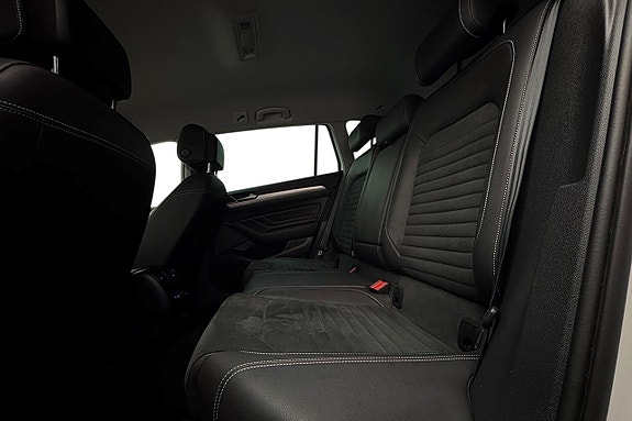 Volkswagen Passat 16 of 30