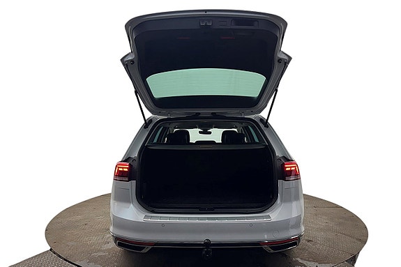 Volkswagen Passat 9 of 30