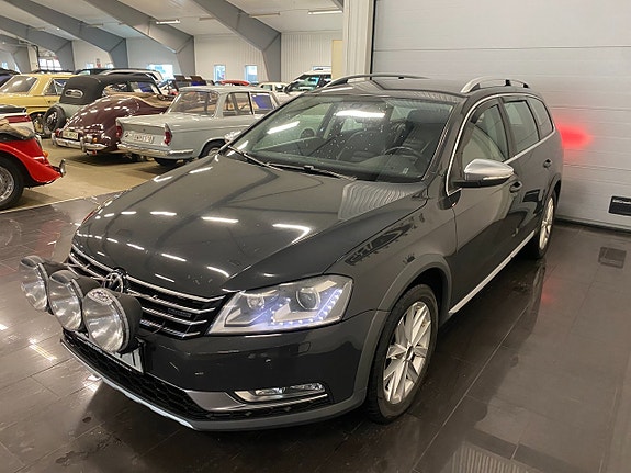 Volkswagen Passat Alltrack 3 of 5