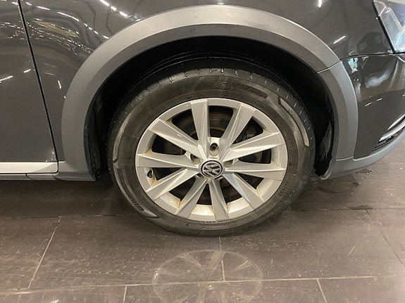 Volkswagen Passat Alltrack 11 of 14