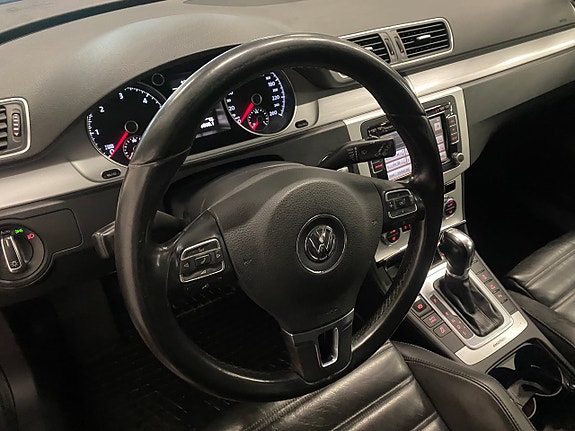 Volkswagen Passat Alltrack 12 of 14