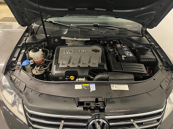 Volkswagen Passat Alltrack 13 of 14