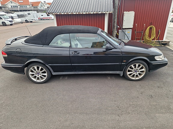 Saab 900 2 of 4