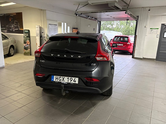 Volvo V40 3 of 22