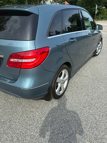 Mercedes-Benz B200 5 of 5