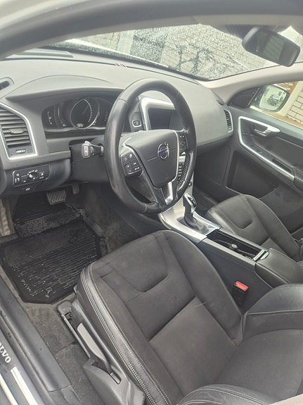 Volvo XC60 3 of 3