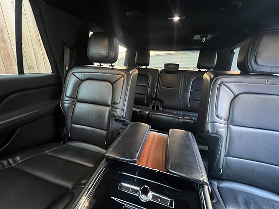 Lincoln Navigator 25 of 30