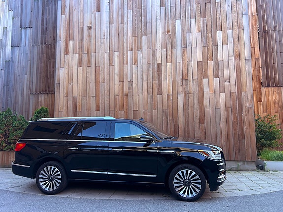 Lincoln Navigator 11 of 30