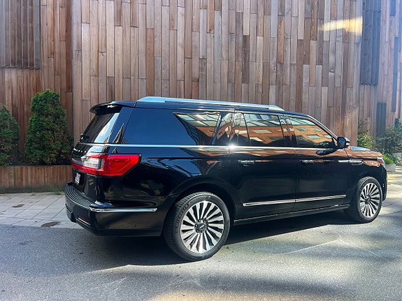 Lincoln Navigator 9 of 30