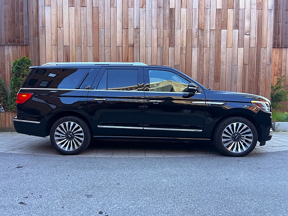 Lincoln Navigator 7 of 30