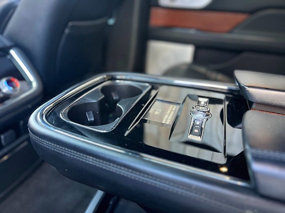 Lincoln Navigator 22 of 30