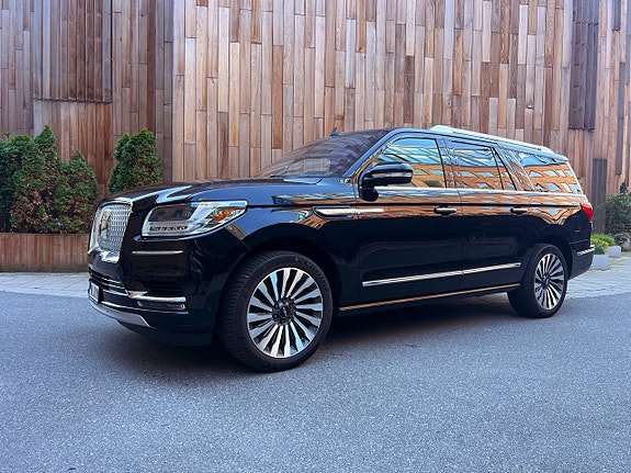 Lincoln Navigator 2 of 5