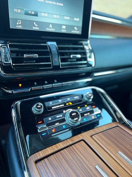 Lincoln Navigator 17 of 30