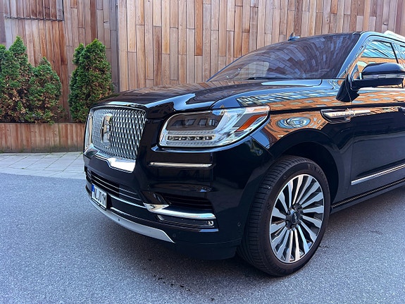 Lincoln Navigator 3 of 5