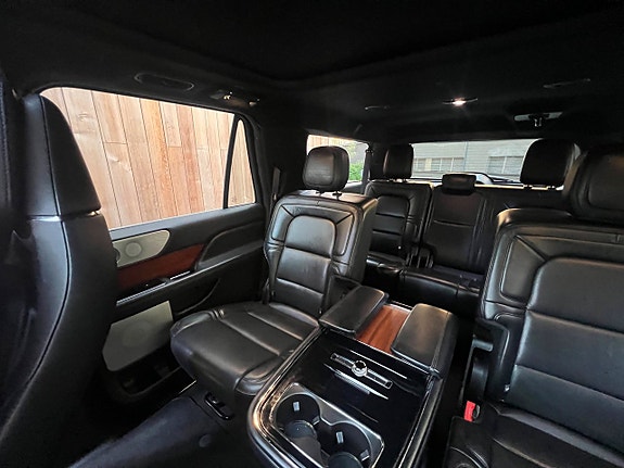 Lincoln Navigator 28 of 30