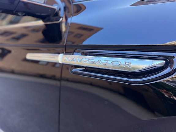 Lincoln Navigator 12 of 30