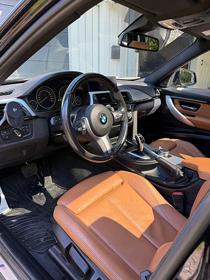 BMW 330i 5 of 5