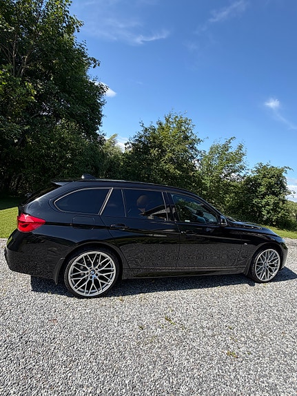 BMW 330i 2 of 5