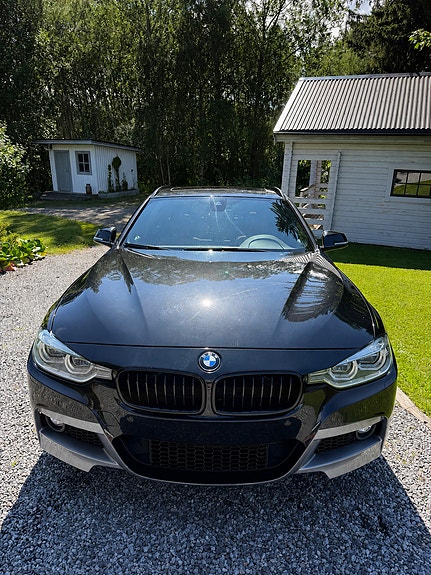 BMW 330i 3 of 6