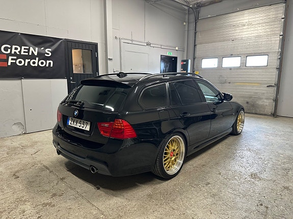 BMW 335i 3 of 5