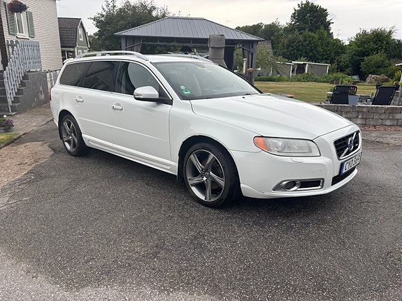 Volvo V70 3 of 5