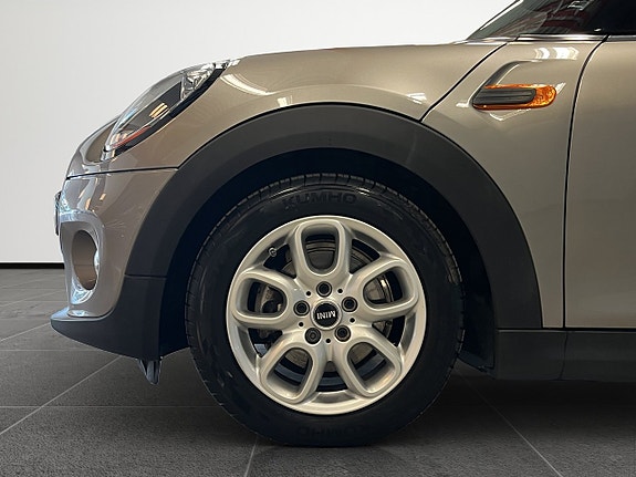 MINI Cooper 23 of 24