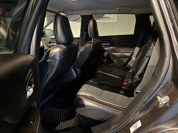 Jeep Cherokee 15 of 21