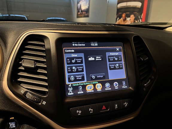 Jeep Cherokee 13 of 21