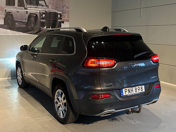 Jeep Cherokee 16 of 21