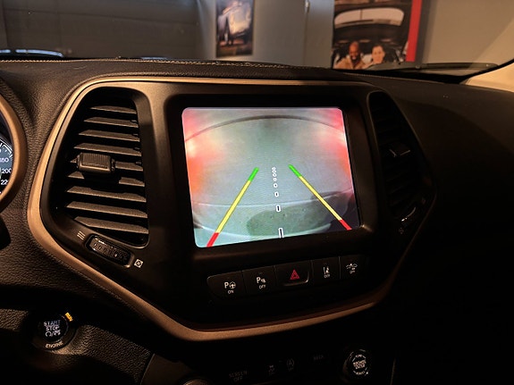 Jeep Cherokee 14 of 21