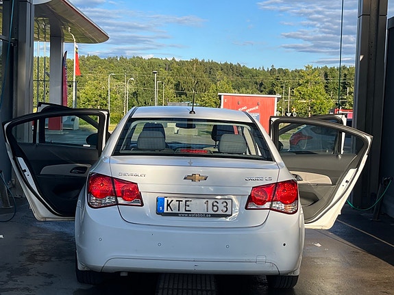 Chevrolet Cruze 4 of 5
