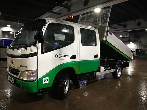 Toyota Dyna 2 of 5