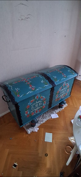 Product image 1 of 2