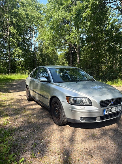 Volvo S40 2 of 5