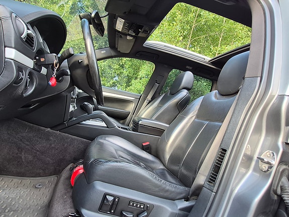Porsche Cayenne S 3 of 5