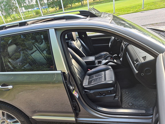 Porsche Cayenne S 5 of 5