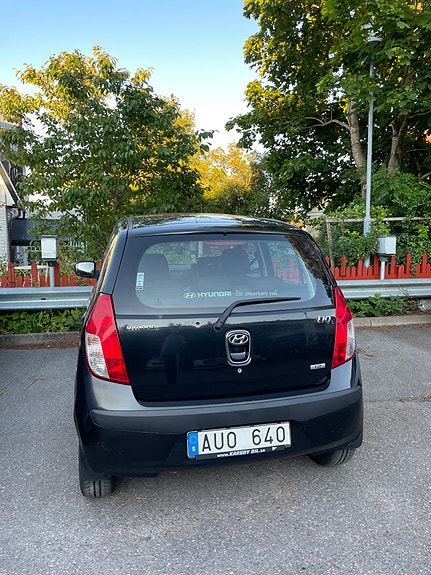 Hyundai i10 2 of 5