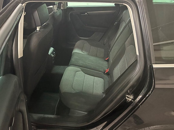 Volkswagen Passat 18 of 22