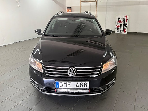 Volkswagen Passat 2 of 22
