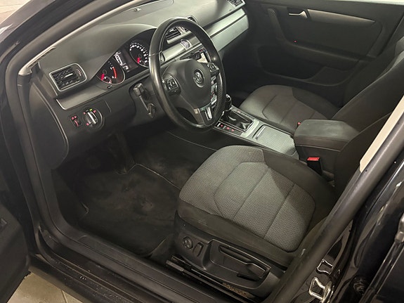 Volkswagen Passat 19 of 22