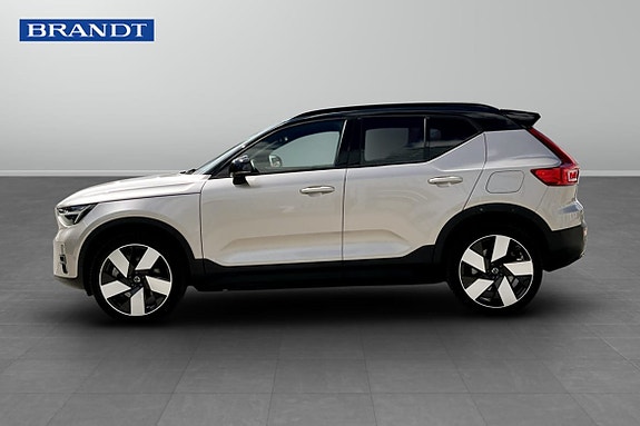 Volvo XC40 3 of 5
