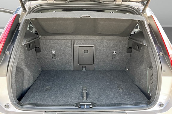 Volvo XC40 9 of 9