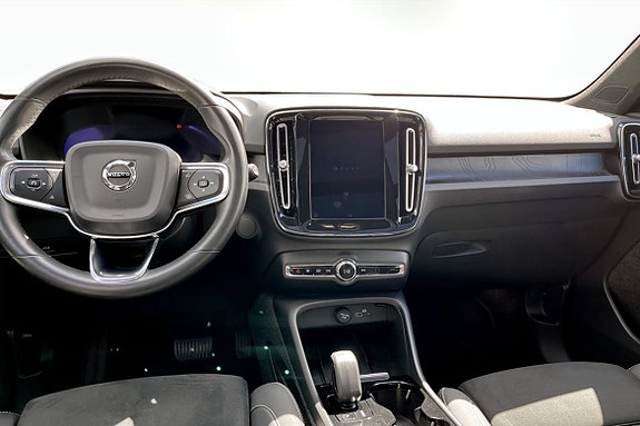 Volvo XC40 4 of 5