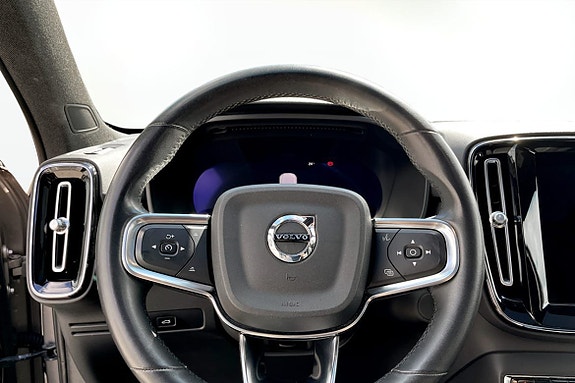Volvo XC40 7 of 9