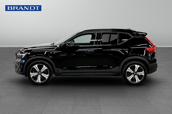 Volvo XC40 3 of 5