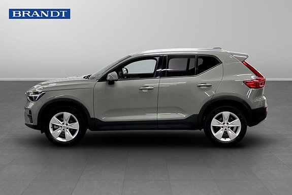 Volvo XC40 3 of 5