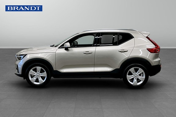 Volvo XC40 3 of 5